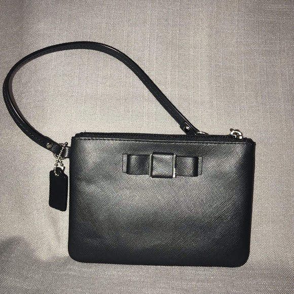 Coach Handbags - Coach leather wristlet